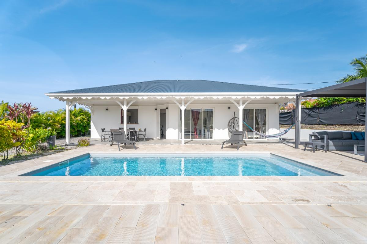4Location villa piscine 4 chambres sainte luce_vue d'ensemble